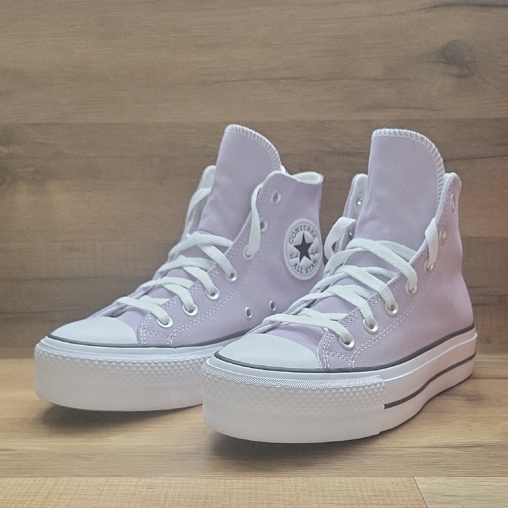 Converse Purple and White High-Top Sneakers Brand new in the box no lid authenti